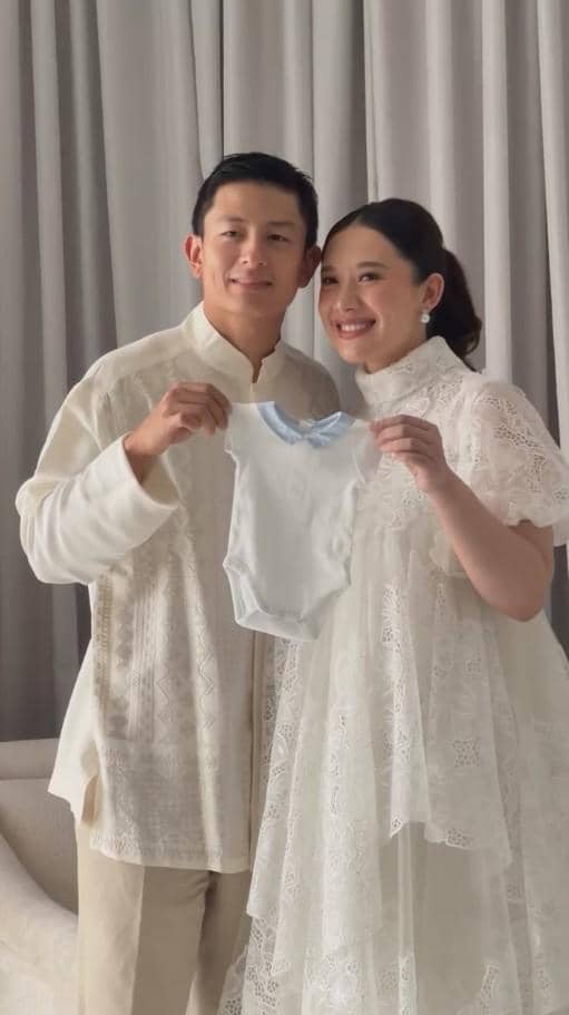 Athina, istri Rio Haryanto, menjalani pemotretan maternity dengan riasan wajah dari Makeup by Faika.