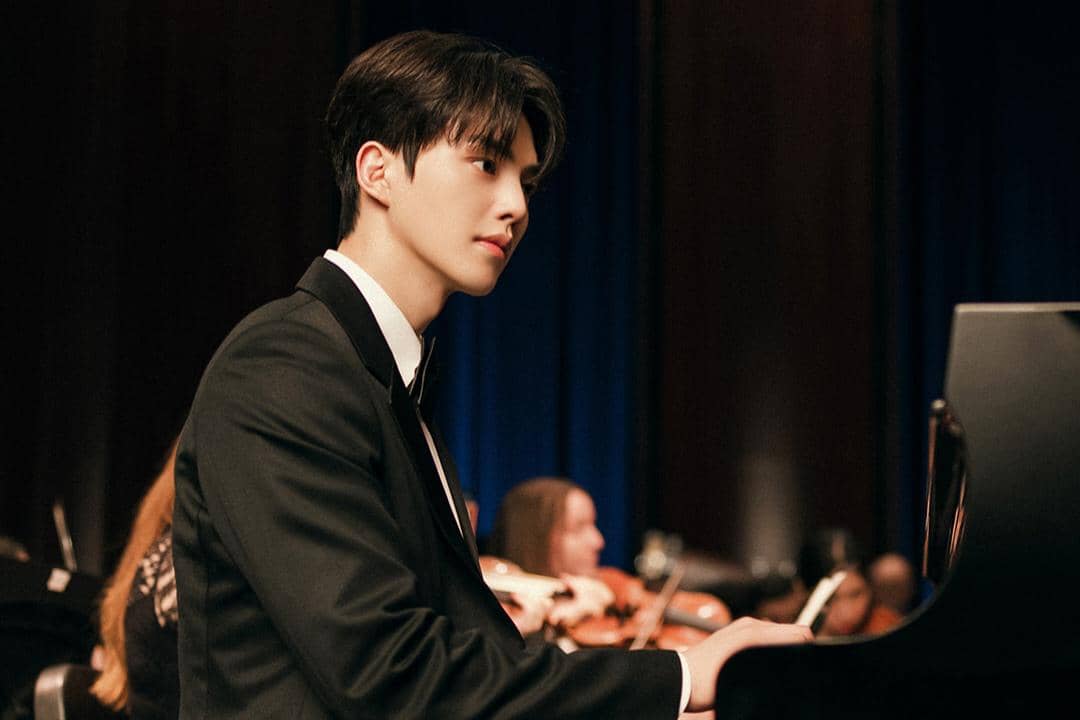 still cut drama Four Hands, Two Sonatas