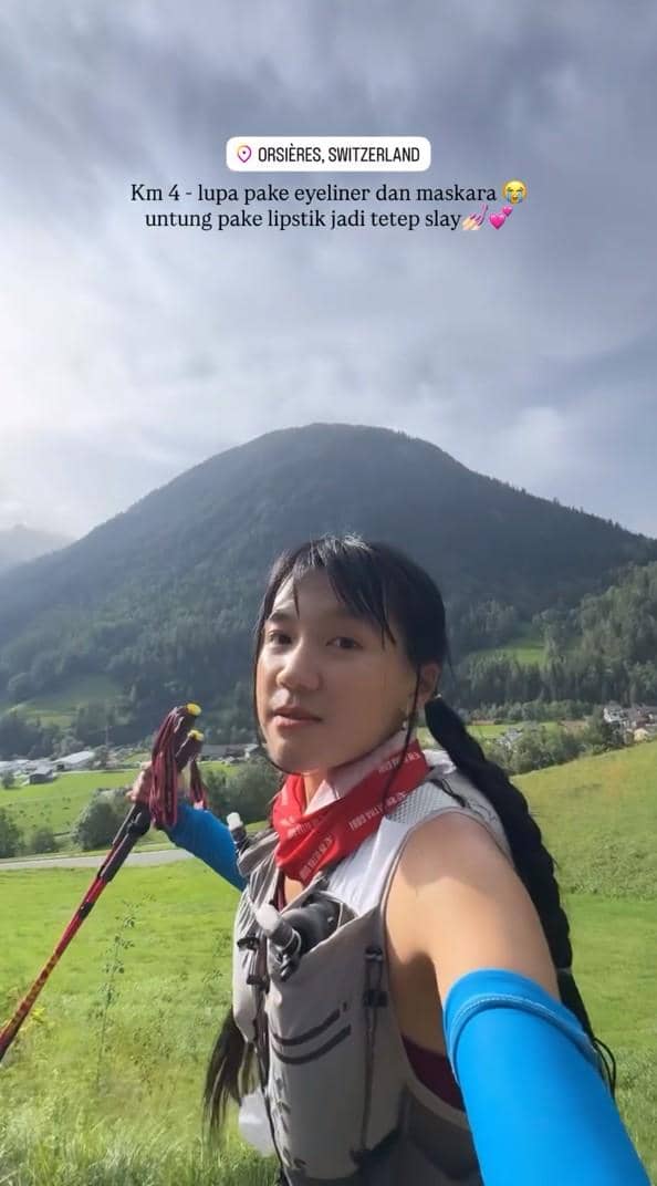 Cindy Gulla mengikuti ultra trail run di Mont-Blanc, ajang lari lintas alam yang berlangsung di kawasan pegunungan.