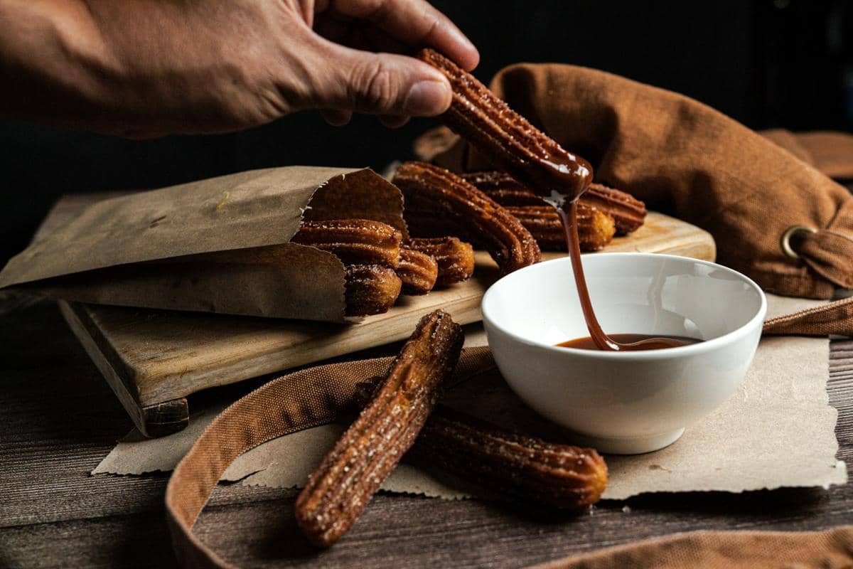 Resep Churros Ubi Ungu dengan Saus Cokelat yang Renyah