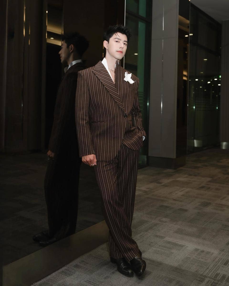 Gaya Formal ala Nine Naphat