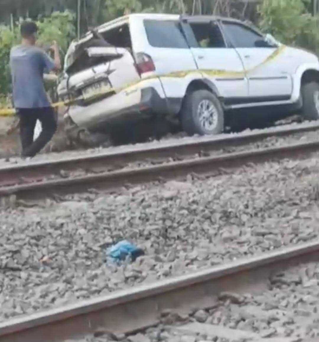 4 Orang Sekeluarga Tewas Tertemper KA Serelo di Prabumulih