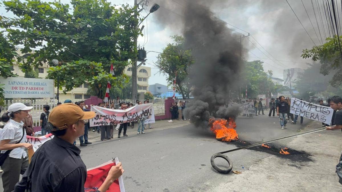 Mahasiswa Darma Agung Demo Tuntut Surat Pindah Kuliah dari Kampus