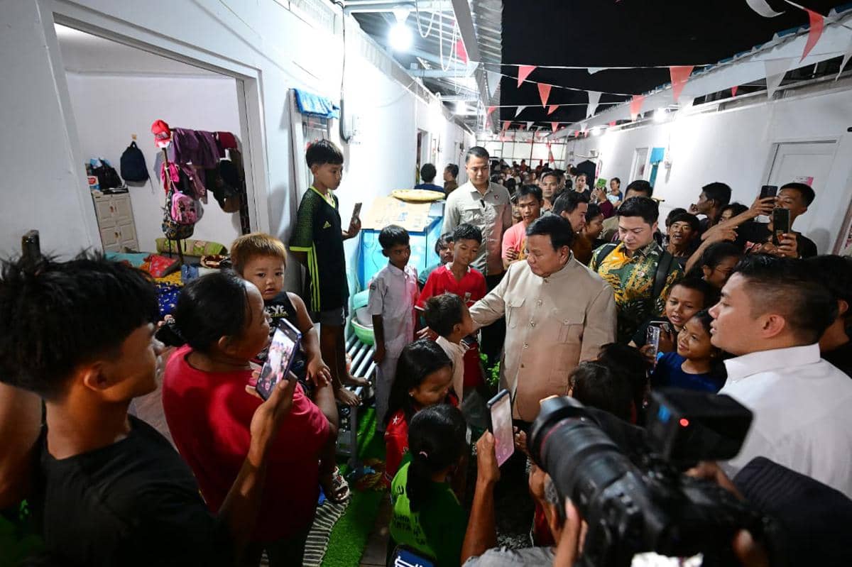 Momen Prabowo Kunjungan Hunian Relokasi Eks Warga Bantaran Rel Senen