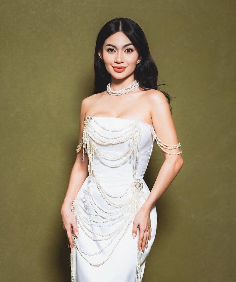 Ariel Tatum berpose dalam potret yang diunggah melalui akun Instagram pribadinya dengan ekspresi tenang.
