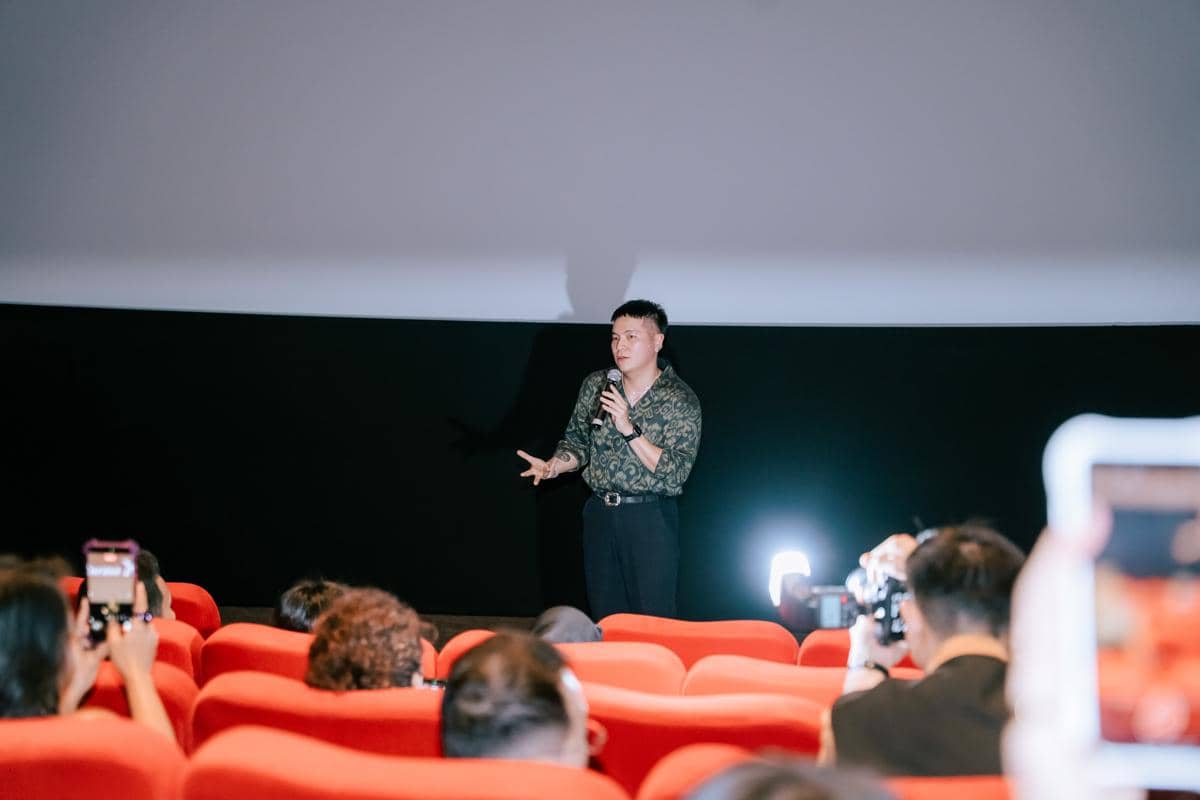 premier dokumenter Reinventing Tenun: Journey to Algorithm
