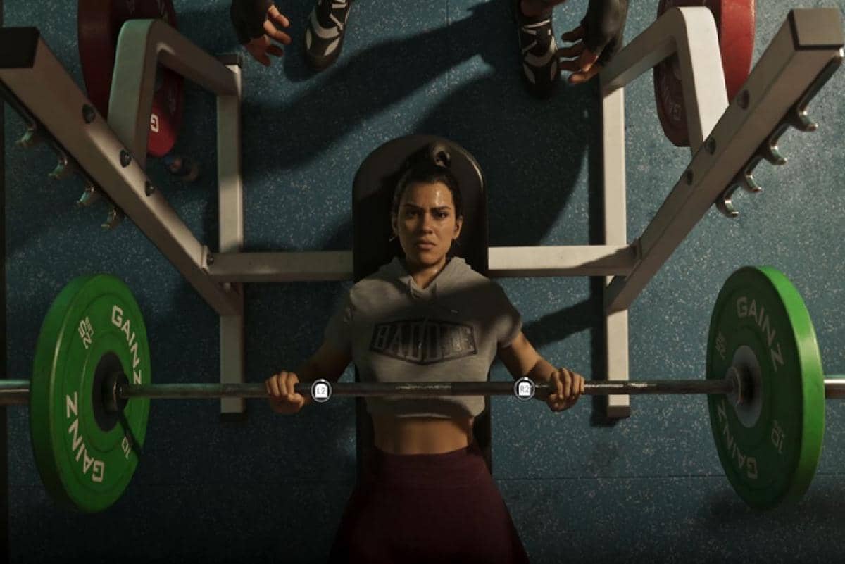 Lucia sedang workout di gym