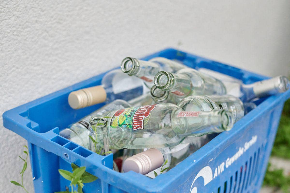 ilustrasi sampah botol