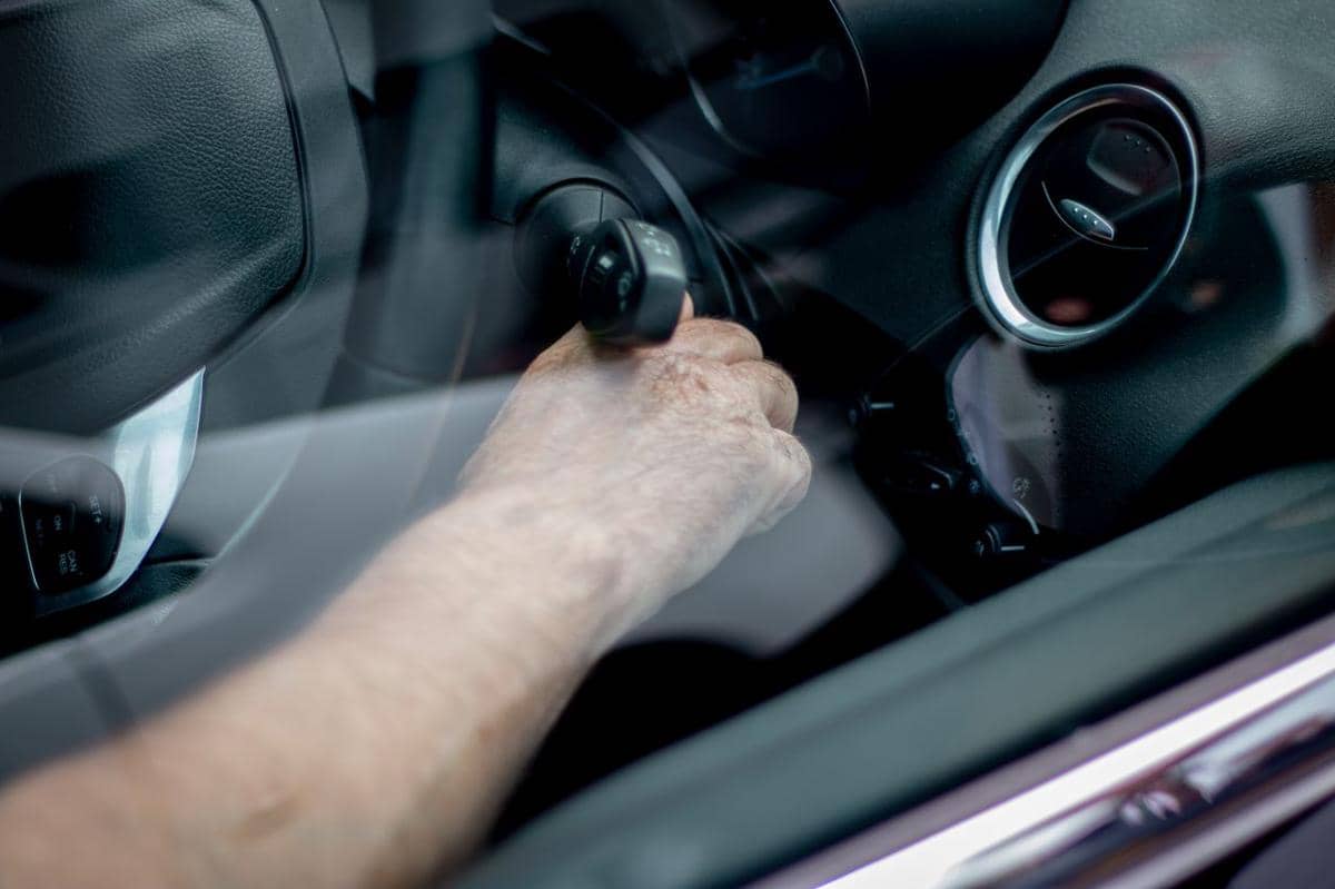 5 Bahaya Memaksa Starter Berkali-kali ketika Mesin Mobil Sulit Hidup