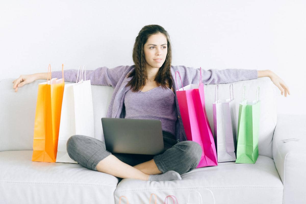 5 MBTI Cewek yang Makin Banyak Belanja Ketika Moodnya Berantakan
