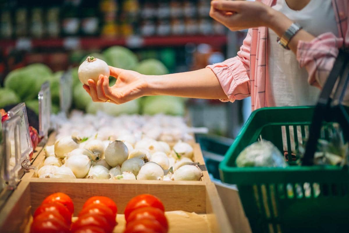 ilustrasi belanja kebutuhan sehari-hari, belanja di supermarket
