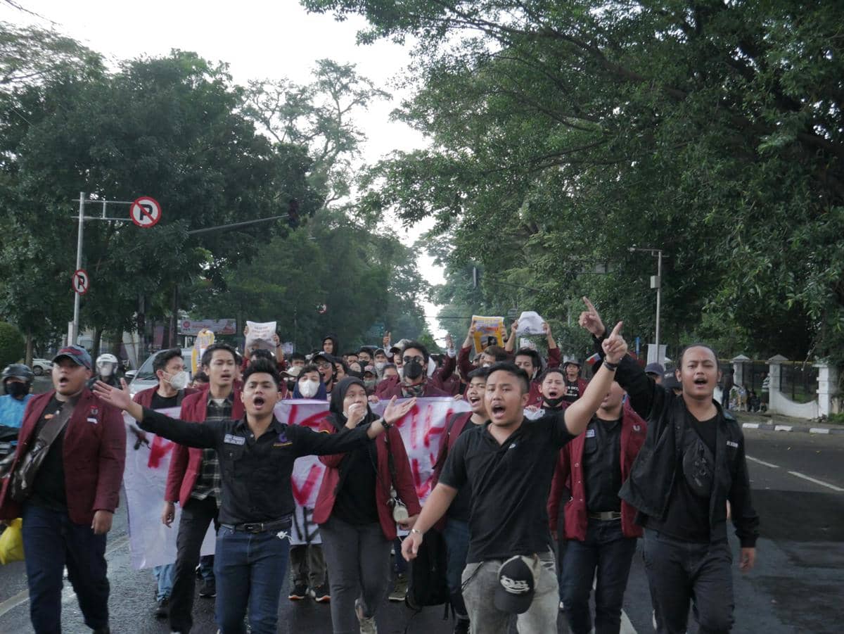 ilustrasi aksi demo mahasiswa
