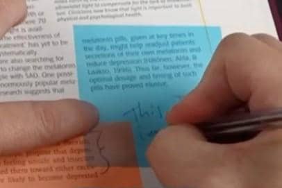 ilustrasi sticky notes transparan
