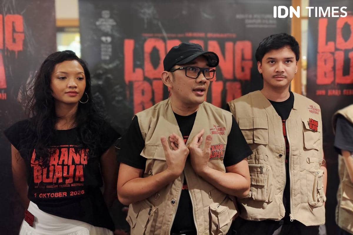 Hanung Bramantyo berpose usai konferensi pers peluncuran poster dan trailer resmi film Lobang Buaya di XXI Senayan City Jakarta.