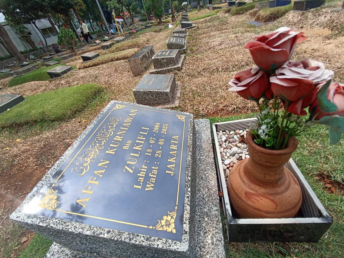 Tepat Satu Tahun, Makam Affan Kurniawan di TPU Karet Bivak Sepi Peziarah