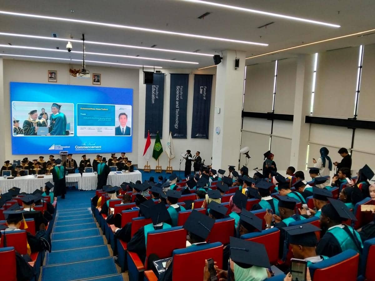 Universitas Islam Internasional Indonesia (UIII) menggelar wisuda angkatan doktoral perdana di Gedung Rektorat, Depok. 