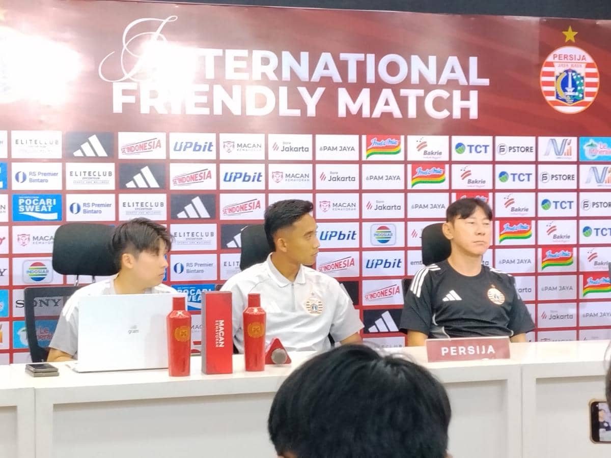 Perwakilan Persija Jakarta menghadiri jumpa pers jelang pertandingan melawan Brisbane Roar.