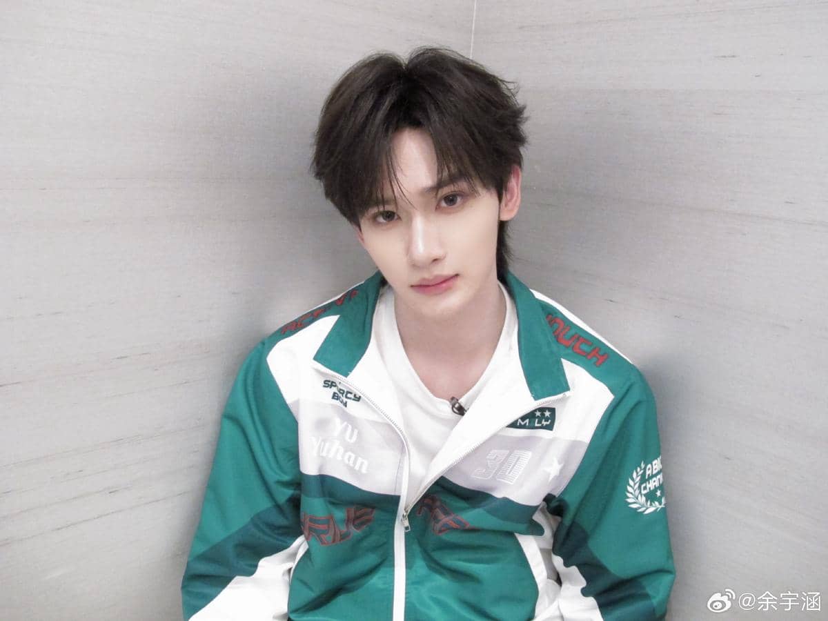 Potret Yu Yuhan, idol asal Tiongkok, dalam foto yang dibagikan melalui akun Weibo bernama 余宇涵.
