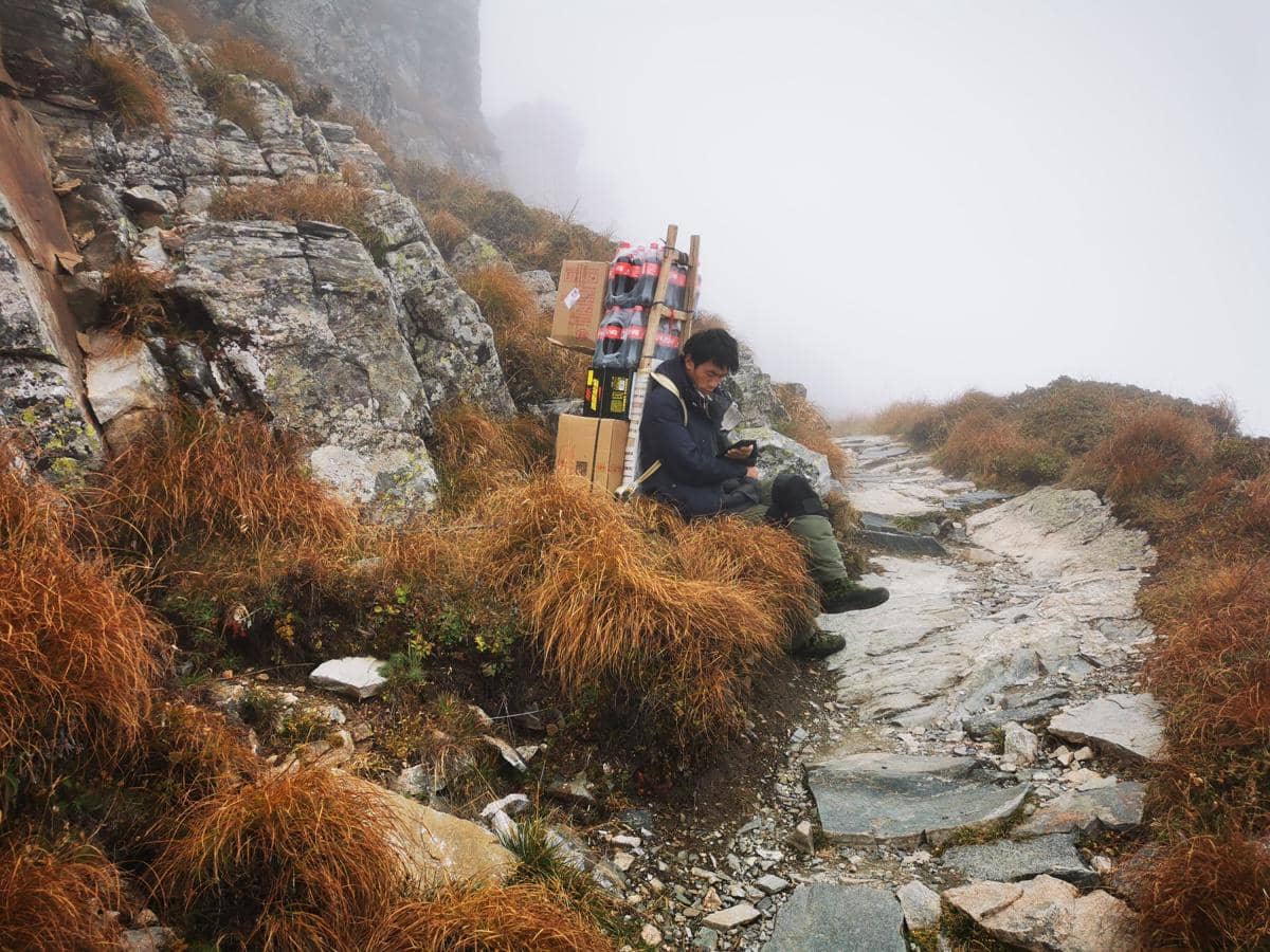 ilustrasi porter gunung