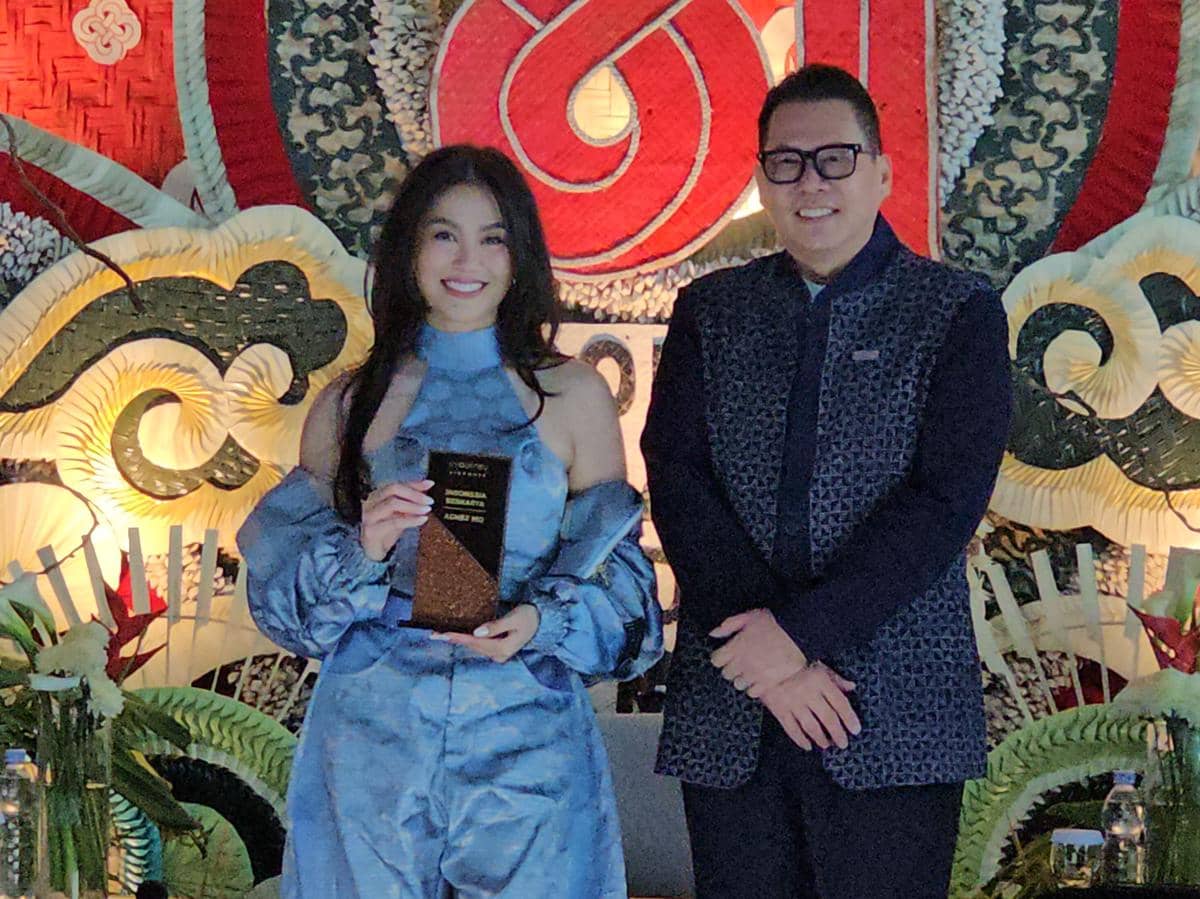 Selebriti Agnez Mo saat menghadiri acara Indonesia Berkarya di area Bandara Soekarno-Hatta dalam dokumentasi acara.