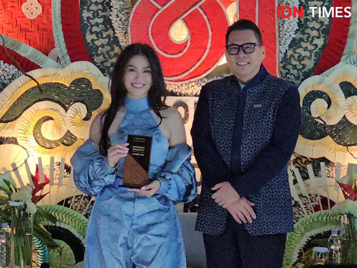 Selebriti Agnez Mo saat menghadiri acara Indonesia Berkarya di area Bandara Soekarno-Hatta dalam dokumentasi acara.