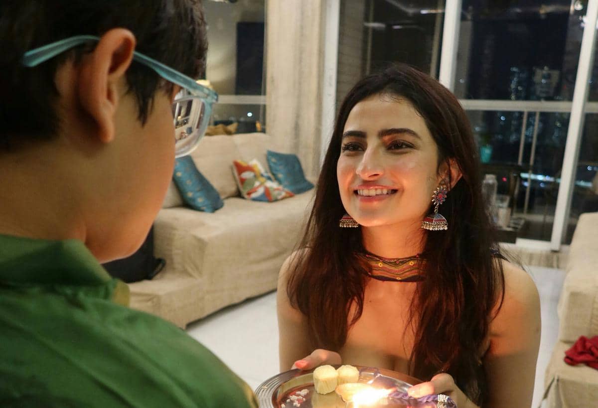 Keseruan Palak Tiwari Rayakan Raksha Bandhan Bareng Adik Seibu