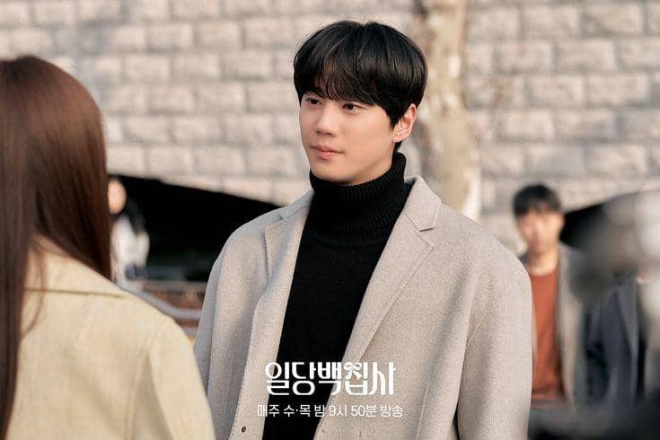 Lee Jun Young dalam drama May I Help You?