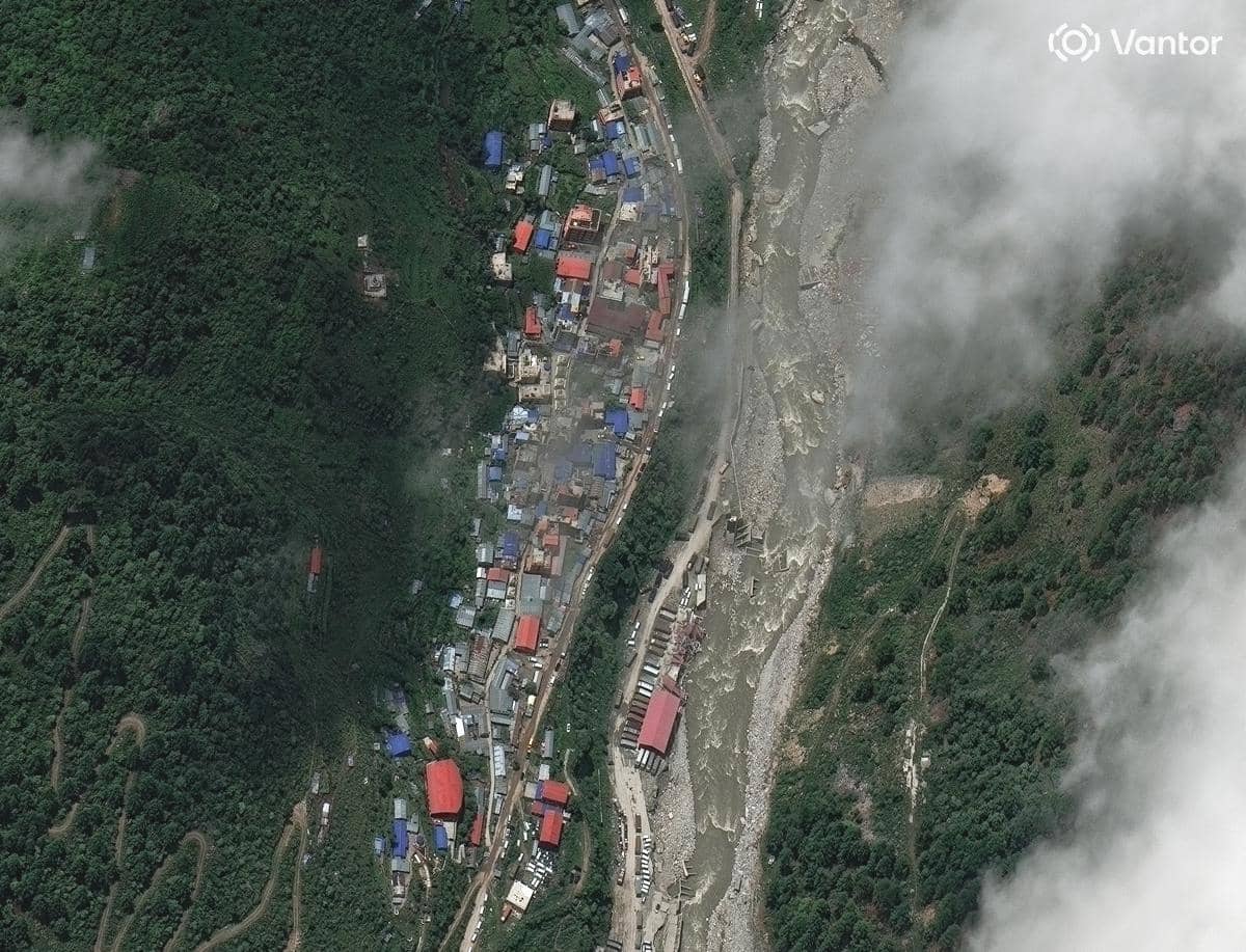 Aksi Heroik Kepala Sekolah di Nepal Selamatkan 1.643 Siswa dari Banjir