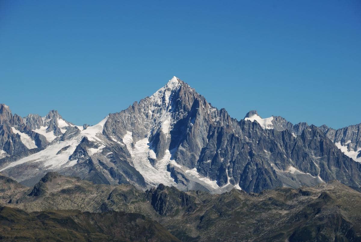 5 Gunung Lancip Berbentuk Seperti Jarum dari Berbagai Benua