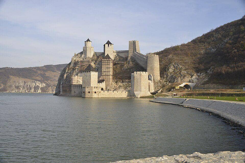 Benteng Golubac di Serbia