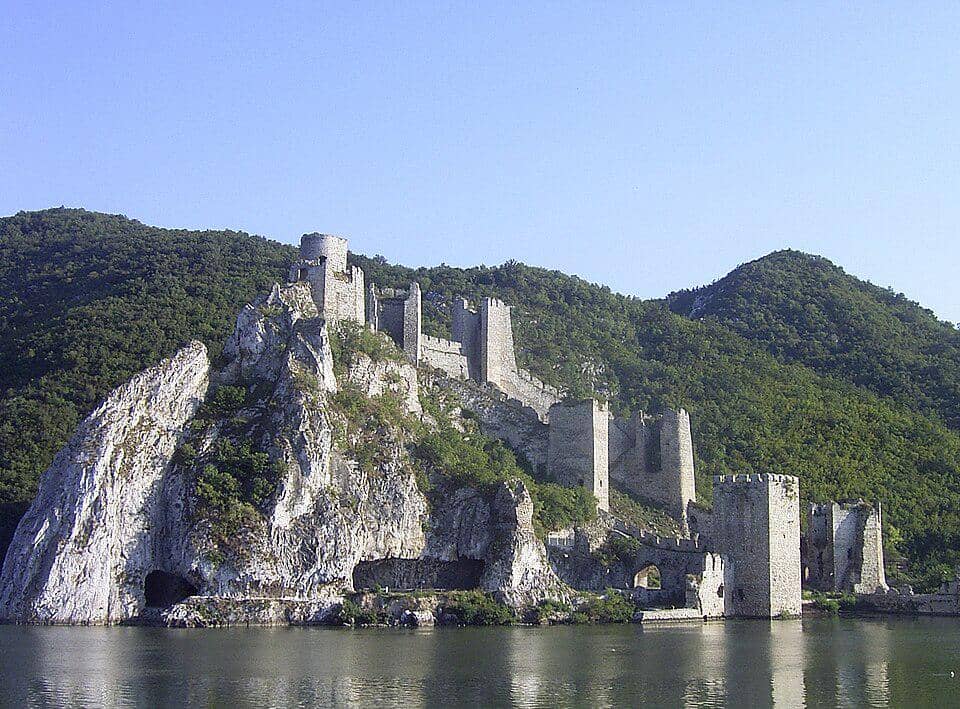 Benteng Golubac di Serbia