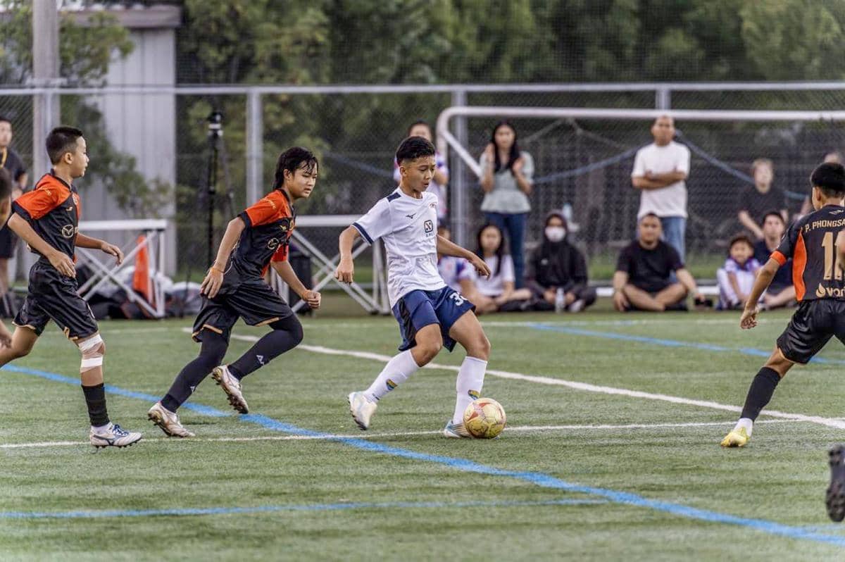 Tim Bandung Legend mewakili APLN Indonesia usai menembus 16 besar dalam ajang sepak bola dunia internasional.