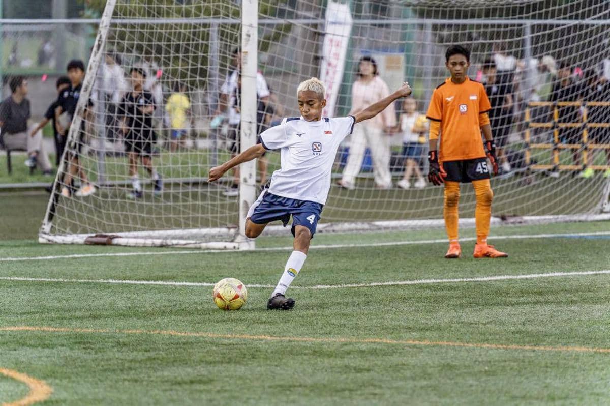 Skuad Bandung Legend mewakili APLN Indonesia setelah menembus babak 16 besar pada ajang sepak bola dunia.