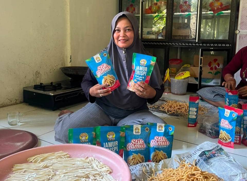 Nasabah Meekar Olah Jamur yang tak Terserap Pasar Jadi Jajanan Enak