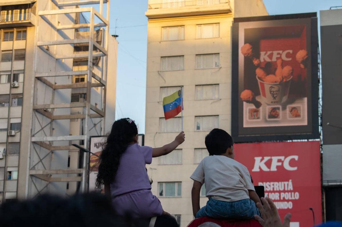 ilustrasi bendera Venezuela, crowd