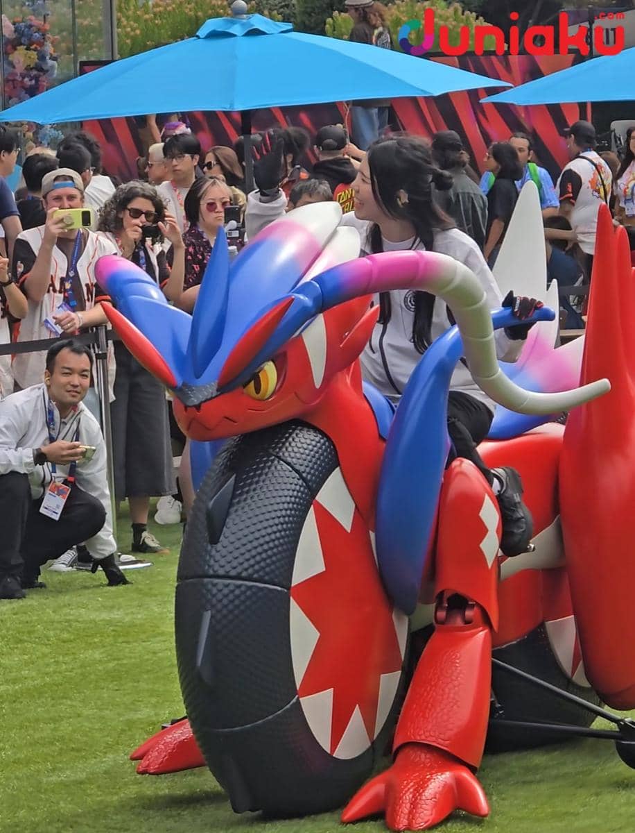 Honda Koraidon melaju di arena saat Pokémon Worlds Championship 2026 dan Pokémon XP, dikendarai secara nyata.
