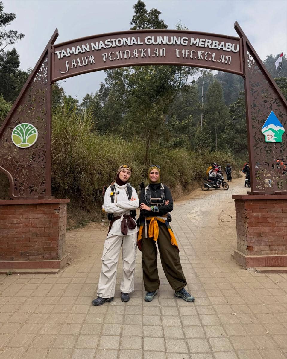 Dwi Handayani bersiap mendaki Gunung Merbabu bareng sahabat