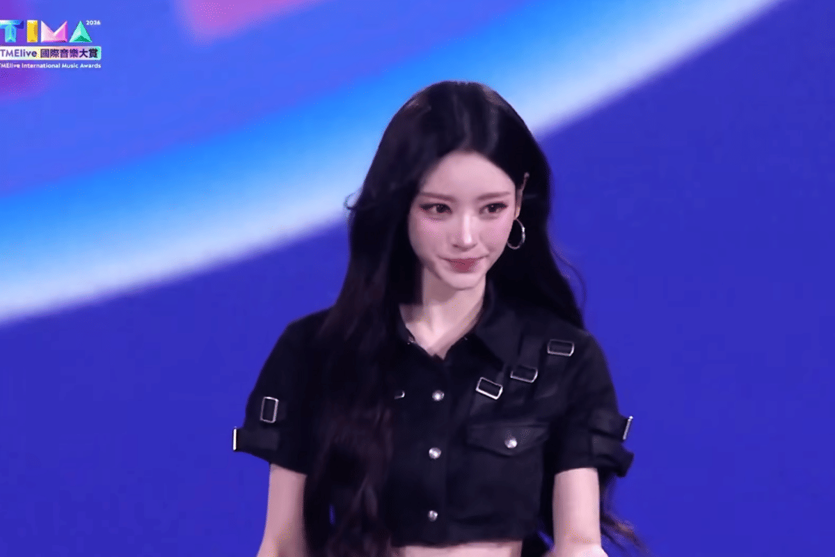 Anna dari MEOVV terlihat saat menghadiri TIMA 2026 dalam dokumentasi Tencent Music Entertainment Group.