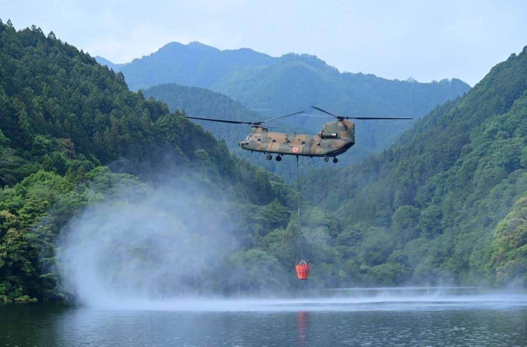 Jepang Segera Kirim 3 Helikopter Chinook ke RI untuk Atasi Karhutla