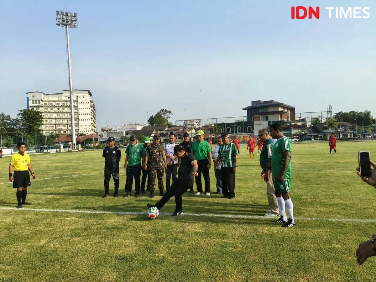 Suasana Turnamen All Star Mantan Pemain PSMS yang berlangsung di Stadion Kebun Bunga pada 29 Agustus 2026.