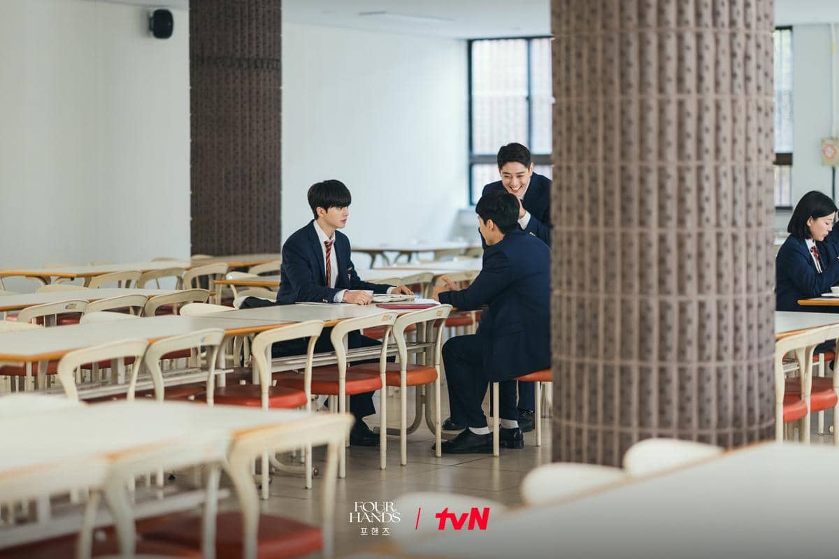 Still cut Song Kang di drakor Four Hands Two Sonatas