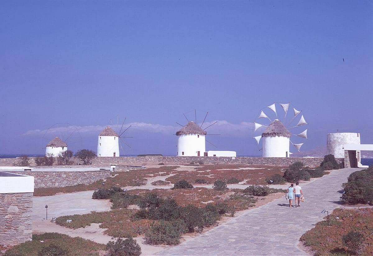 5 Fakta Mykonos, Terkenal dengan Kincir Angin yang Ikonik di Yunani