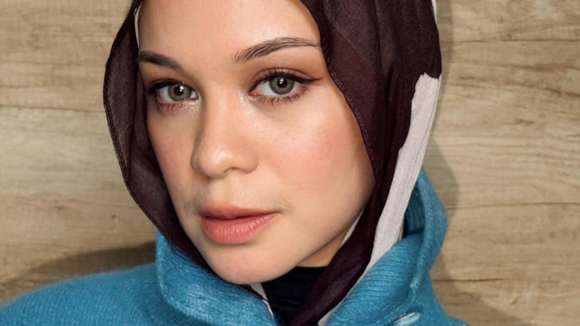 inspirasi makeup ala Tantri Namirah