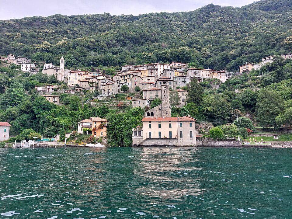 Desa Nesso di Italia