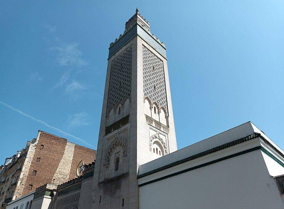 potret menara Masjid Agung Paris