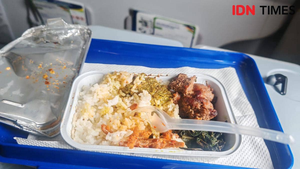 Menikmati Nasi Padang di Atas 8.000 Kaki Pakai TransNusa ke Bangkok