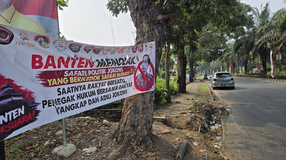 Spanduk Tolak Safari Budaya Jokowi Bermunculan di Tangerang