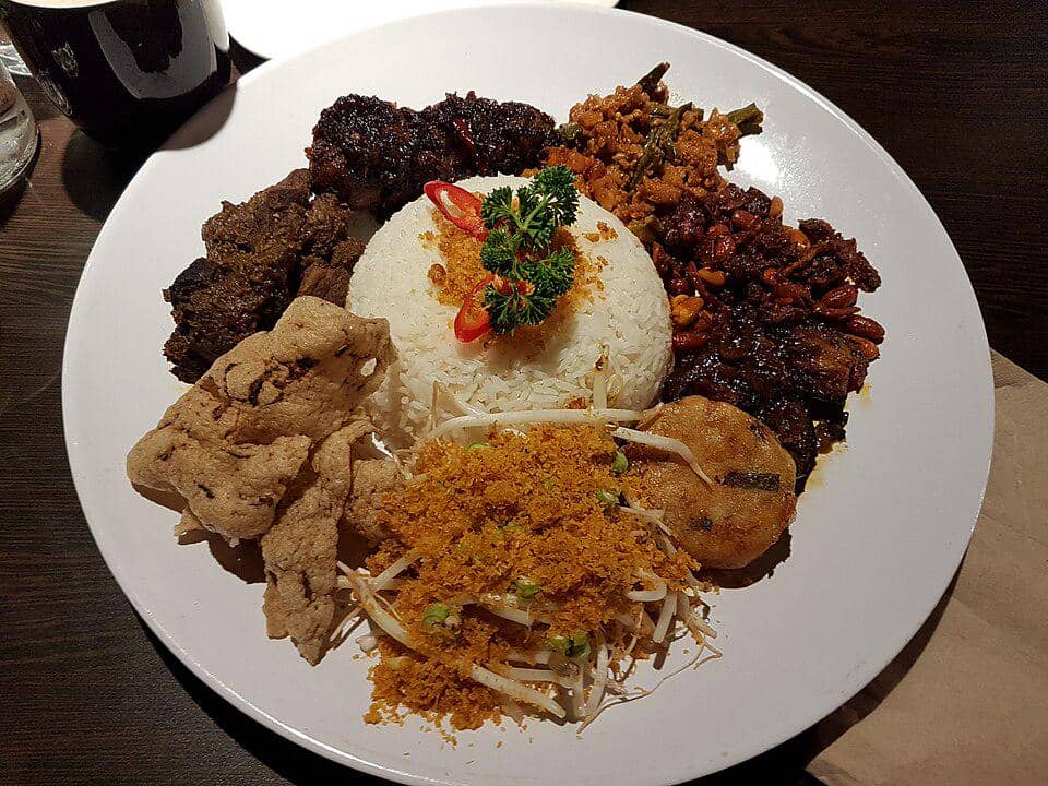 Nasi Ambeng, Kuliner Khas Jawa yang Jadi Simbol Kebersamaan