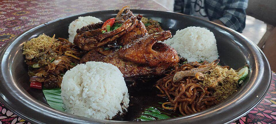 ilustrasi nasi ambeng