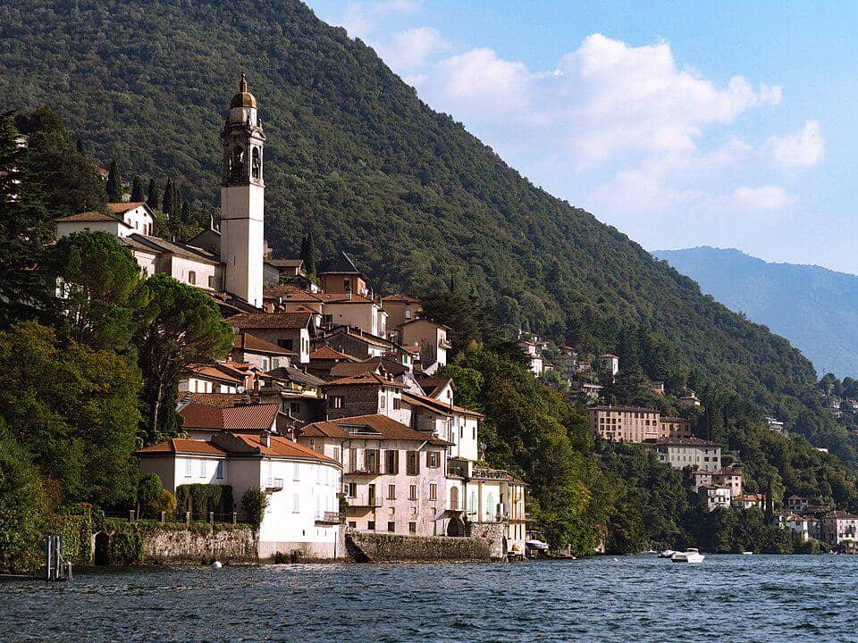 Desa Nesso di Italia